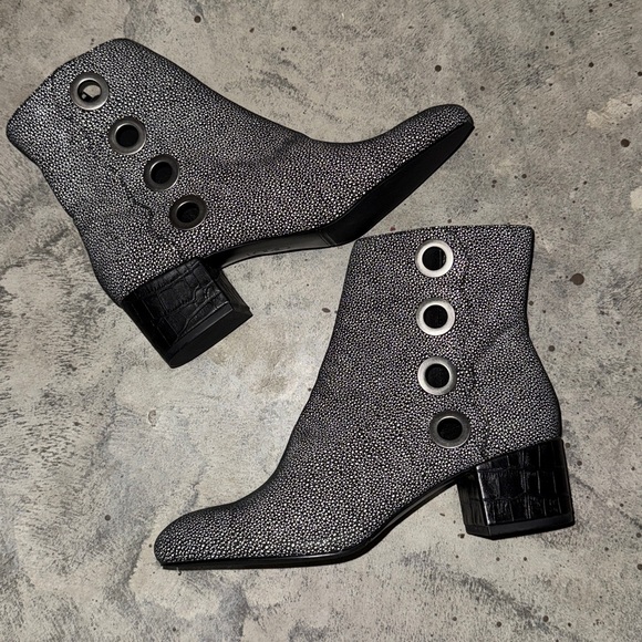 LOGO by Lori Goldstein Shoes - NWOT LOGO boots